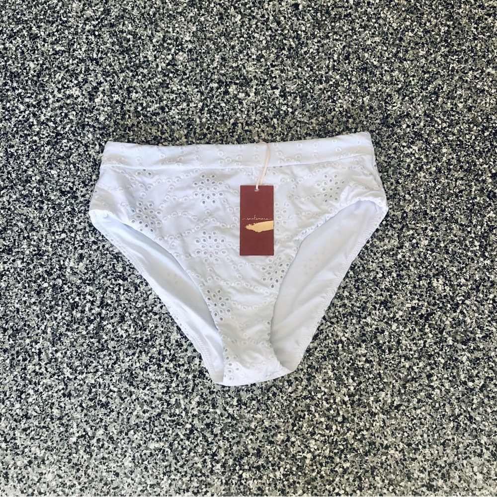 Santemare ✦ White Eyelet Bikini Bottom (M)